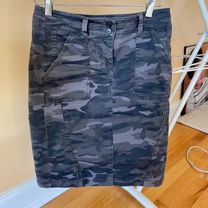 Loft camo pencil skirt size 00